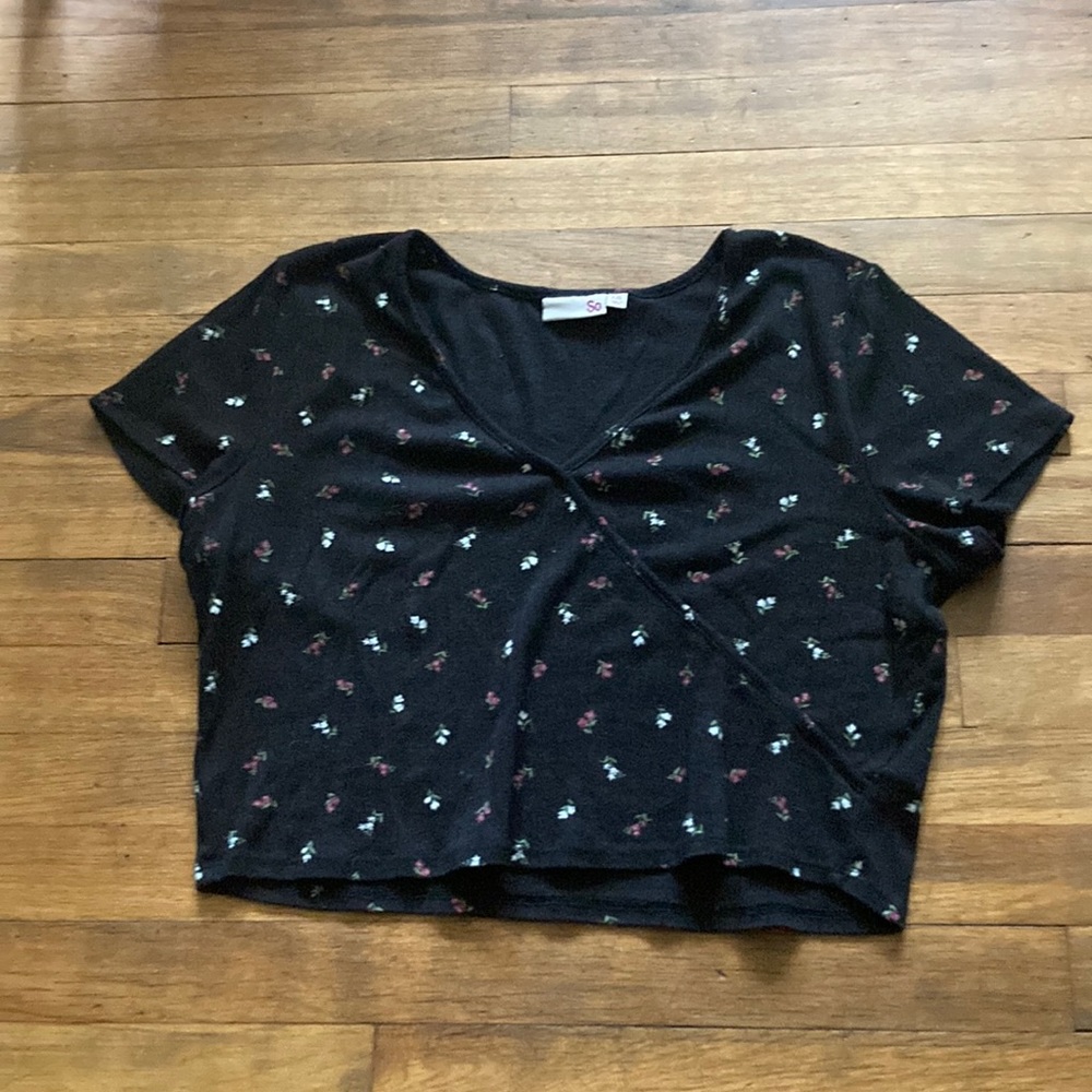 Floral Cropped V-neck Tee